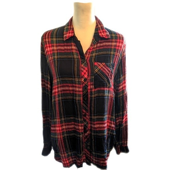 beachlunchlounge Tops - beachlunchlounge 100% rayon, red Charlie button down, split tail, soft M